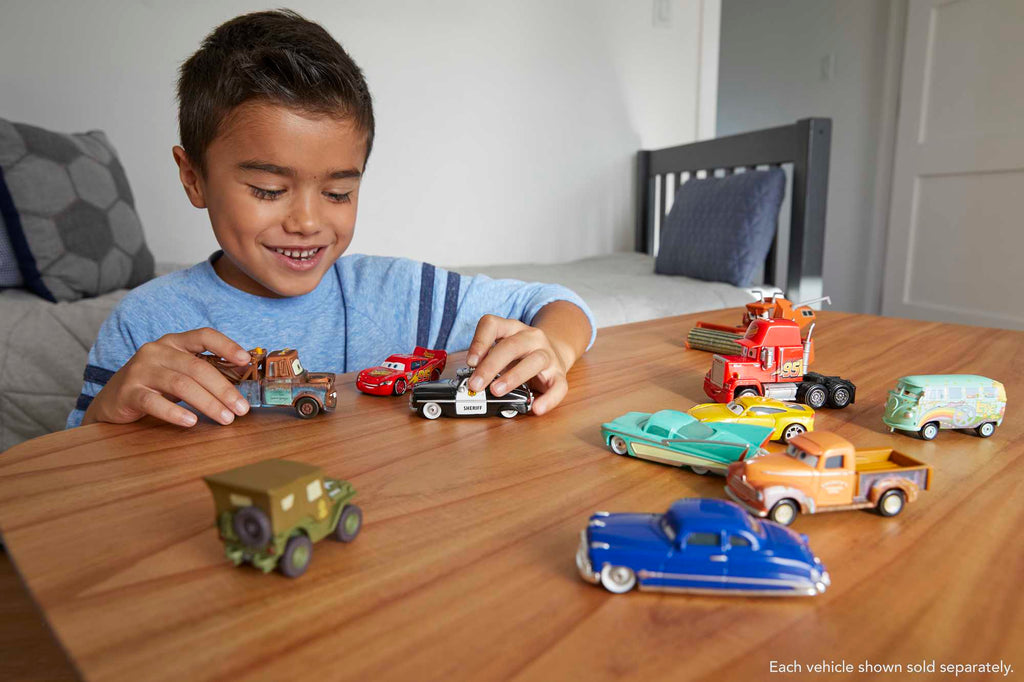 Cars de Disney y Pixar Diecast Vehículo de Juguete Rust-Eze Cruz Ramírez